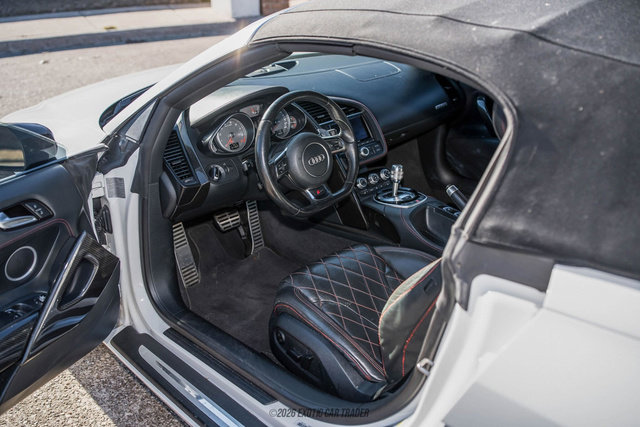 Used 2015 Audi R8 V8 w/ Full Leather Package image 29