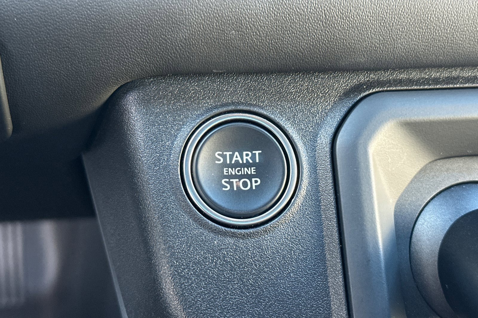 Used 2023 Land Rover Defender 130 X-Dynamic SE image 21