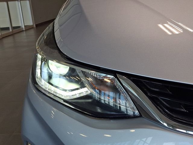 Used 2017 Chevrolet Cruze LT w/ Convenience Package FWD image 9