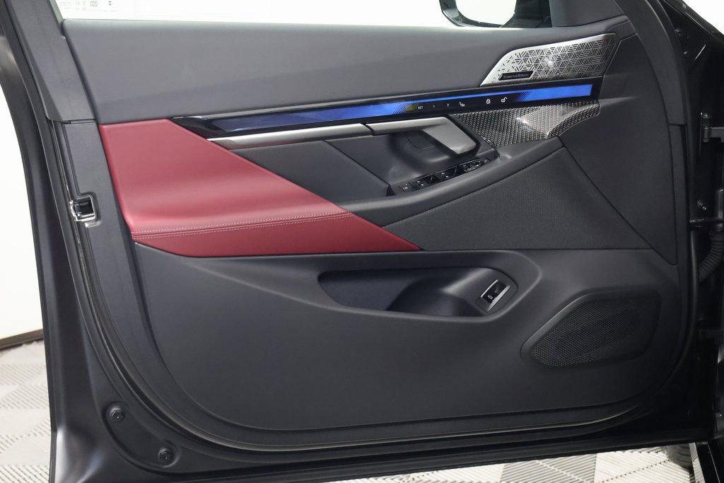 Used 2025 BMW i5 M60 w/ Premium Package image 12