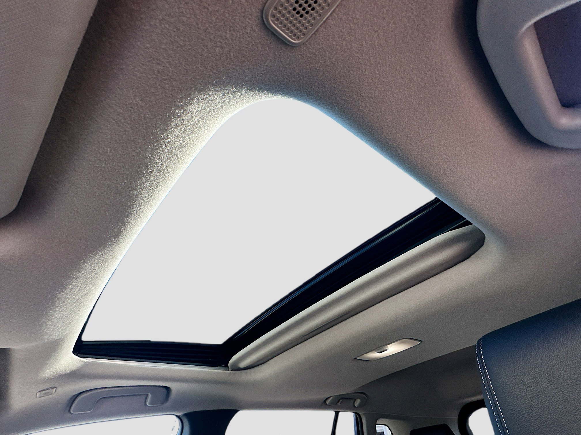 Used 2024 Toyota Corolla Cross XLE w/ Convenience Package image 19