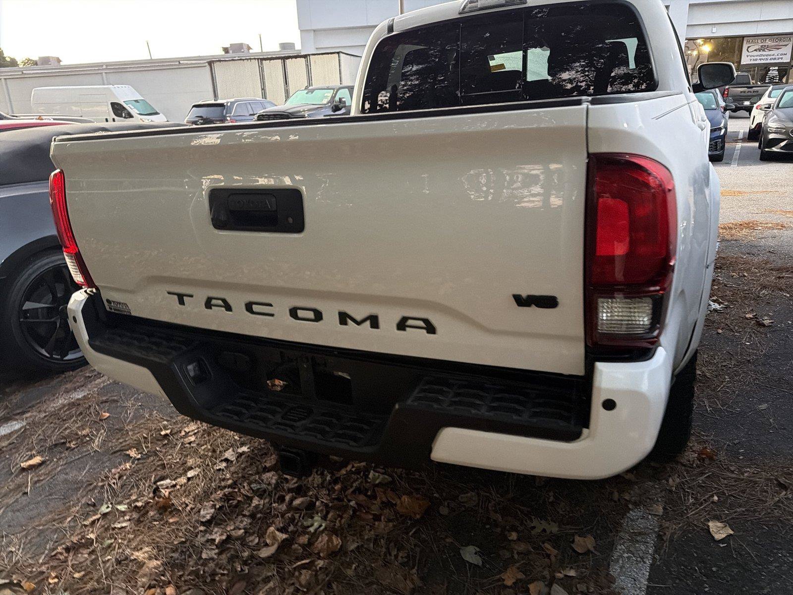 Used 2022 Toyota Tacoma SR5 RWD image 6