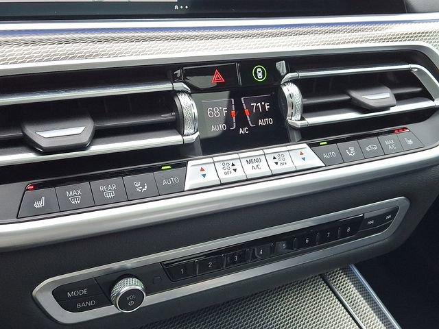 Used 2022 BMW X5 xDrive40i w/ M Sport Package AWD/4WD image 17