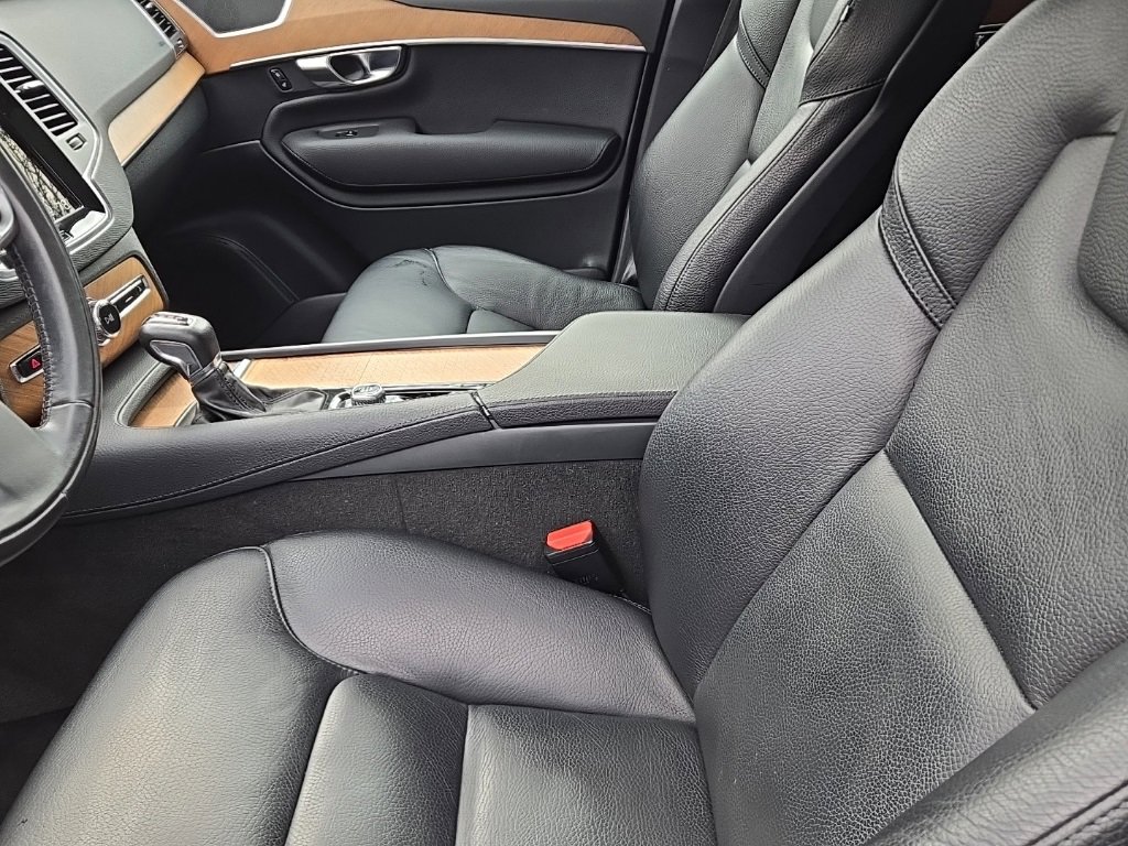 Used 2021 Volvo XC90 T6 Momentum w/ Climate Package image 13