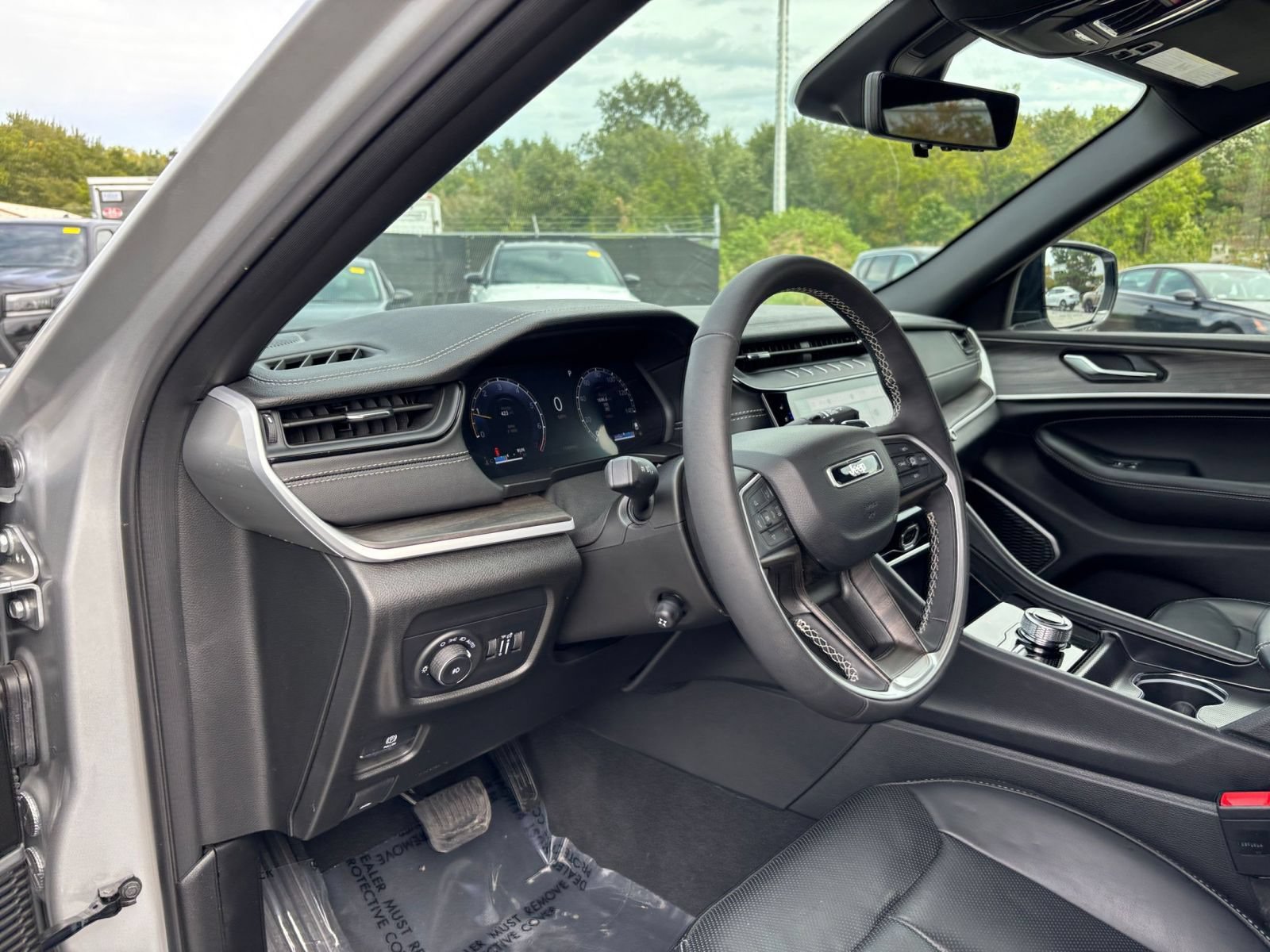 Used 2026 Jeep Grand Cherokee Limited AWD/4WD image 37