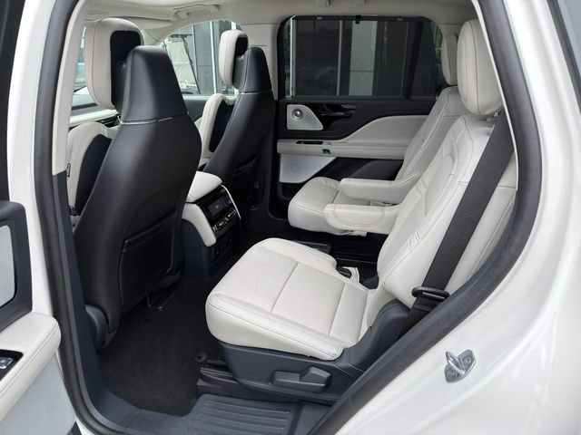 Used 2025 Lincoln Aviator Reserve w/ Equipment Group 201A image 16