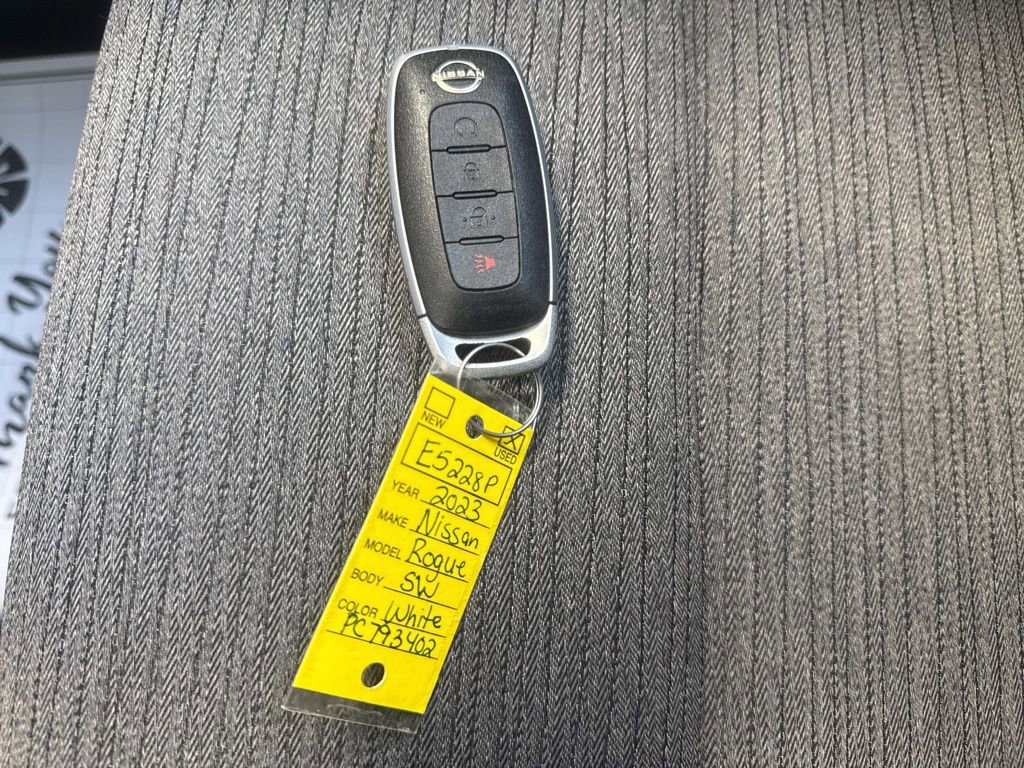 Used 2023 Nissan Rogue SV image 24