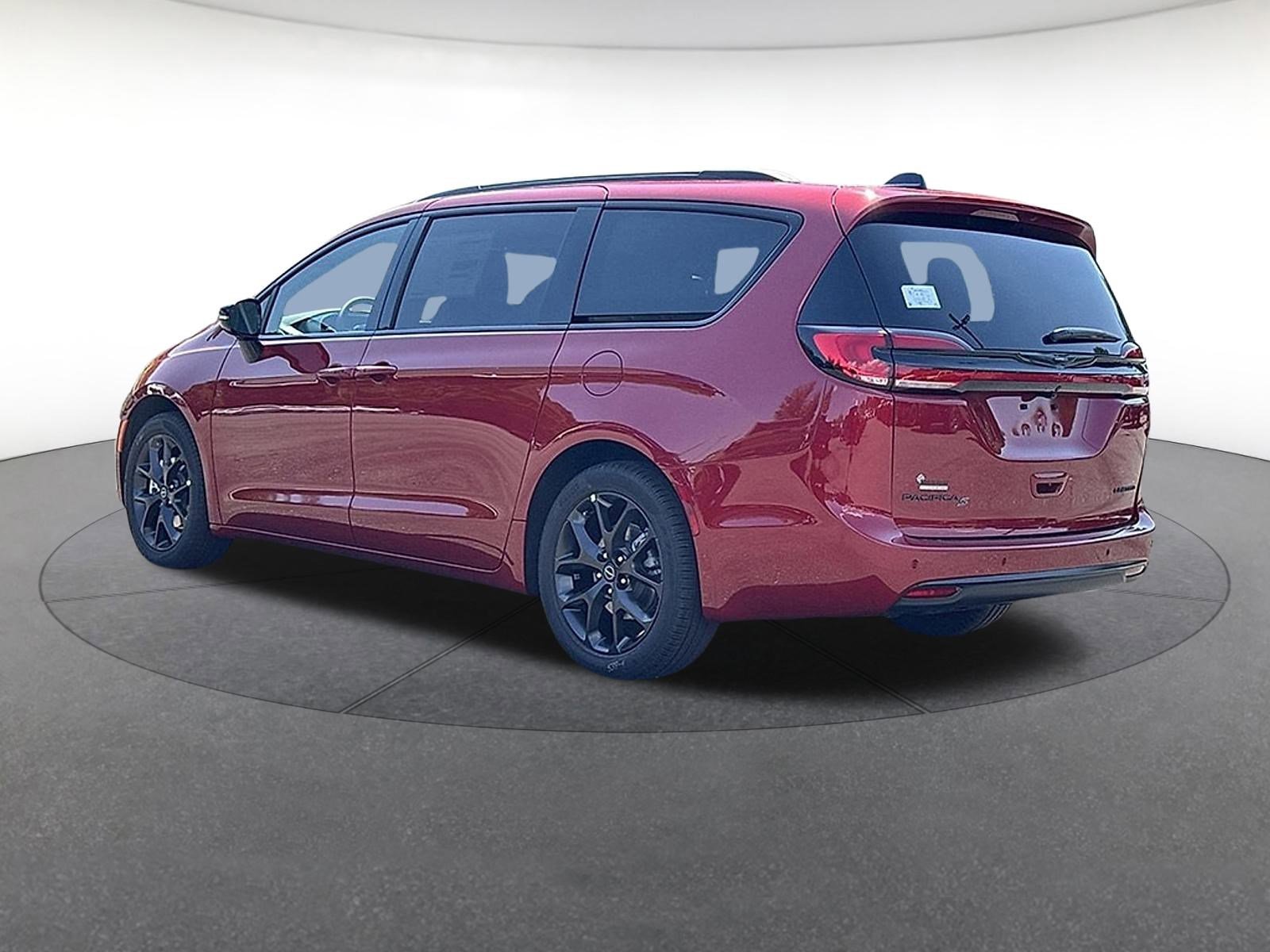 New 2026 Chrysler Pacifica Limited w/ S Appearance Package image 3
