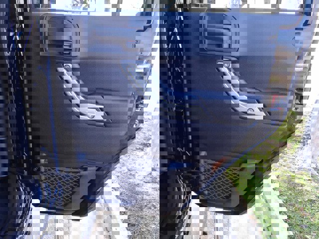 Used 2015 Jeep Wrangler Unlimited Rubicon w/ Connectivity Group image 25