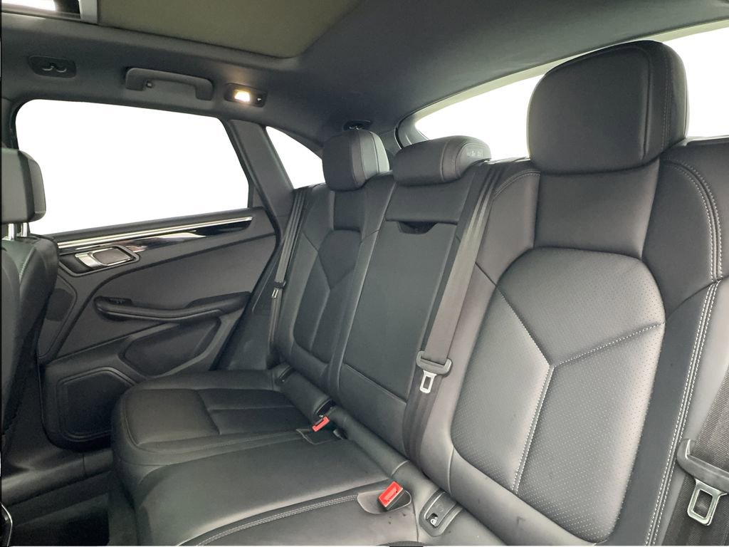 Used 2023 Porsche Macan w/ Sport Chrono Package image 24
