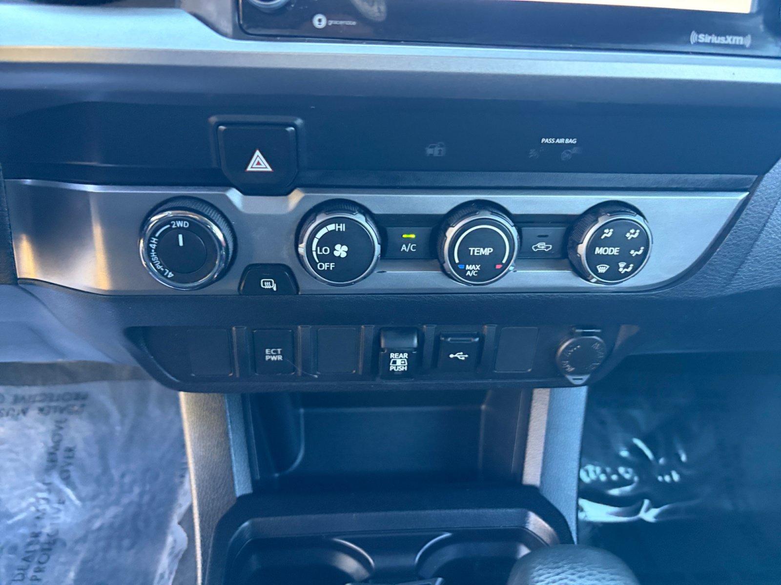 Used 2020 Toyota Tacoma SR5 AWD/4WD image 11
