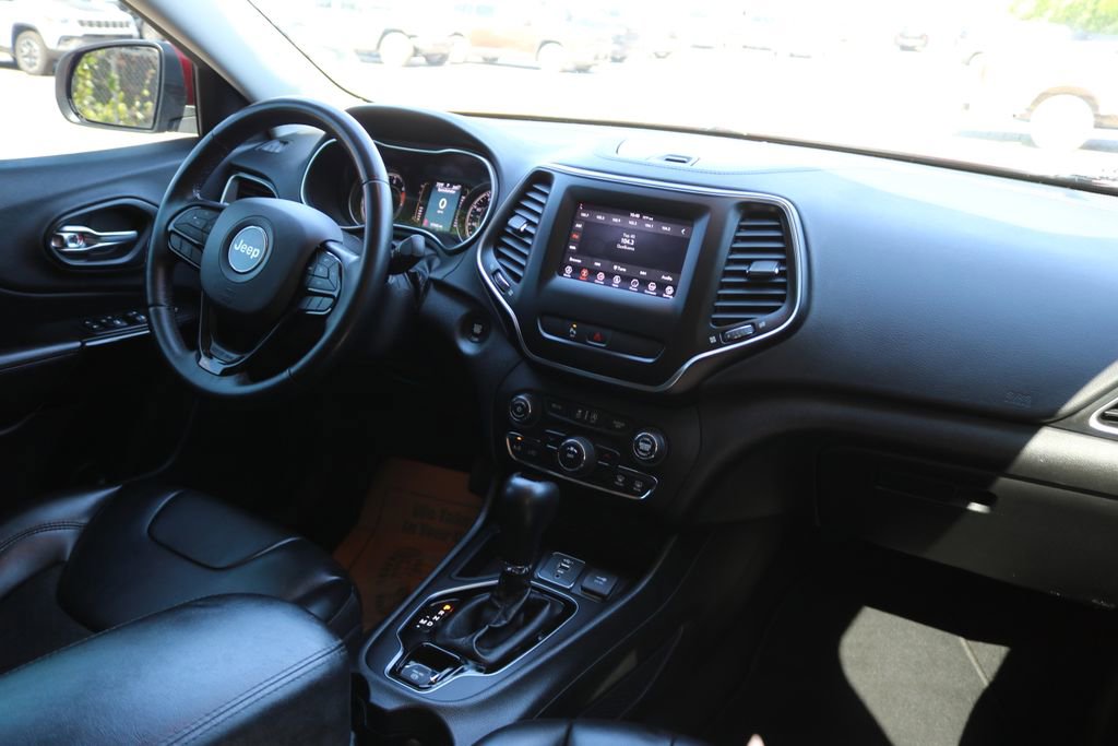 Used 2020 Jeep Cherokee Latitude Plus image 17