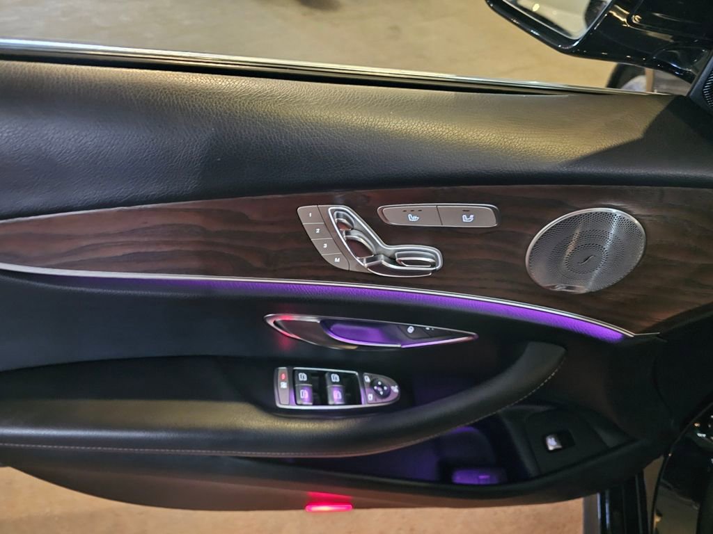 Used 2017 Mercedes-Benz E 400 4MATIC Wagon image 18