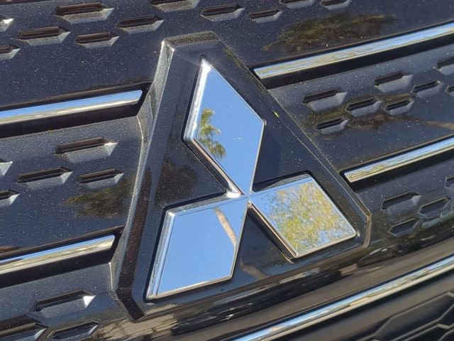 Used 2024 Mitsubishi Outlander SE image 13