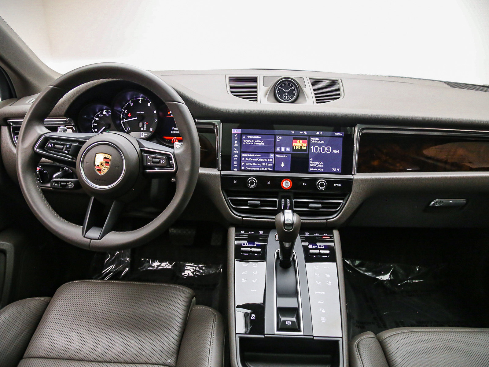 Certified 2026 Porsche Macan AWD/4WD image 16