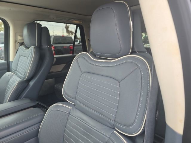 Used 2022 Lincoln Navigator Black Label image 6