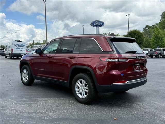 Used 2023 Jeep Grand Cherokee Laredo RWD image 6