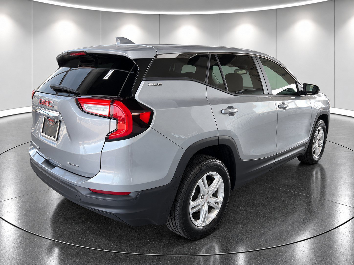 Used 2024 GMC Terrain SLE AWD/4WD image 4
