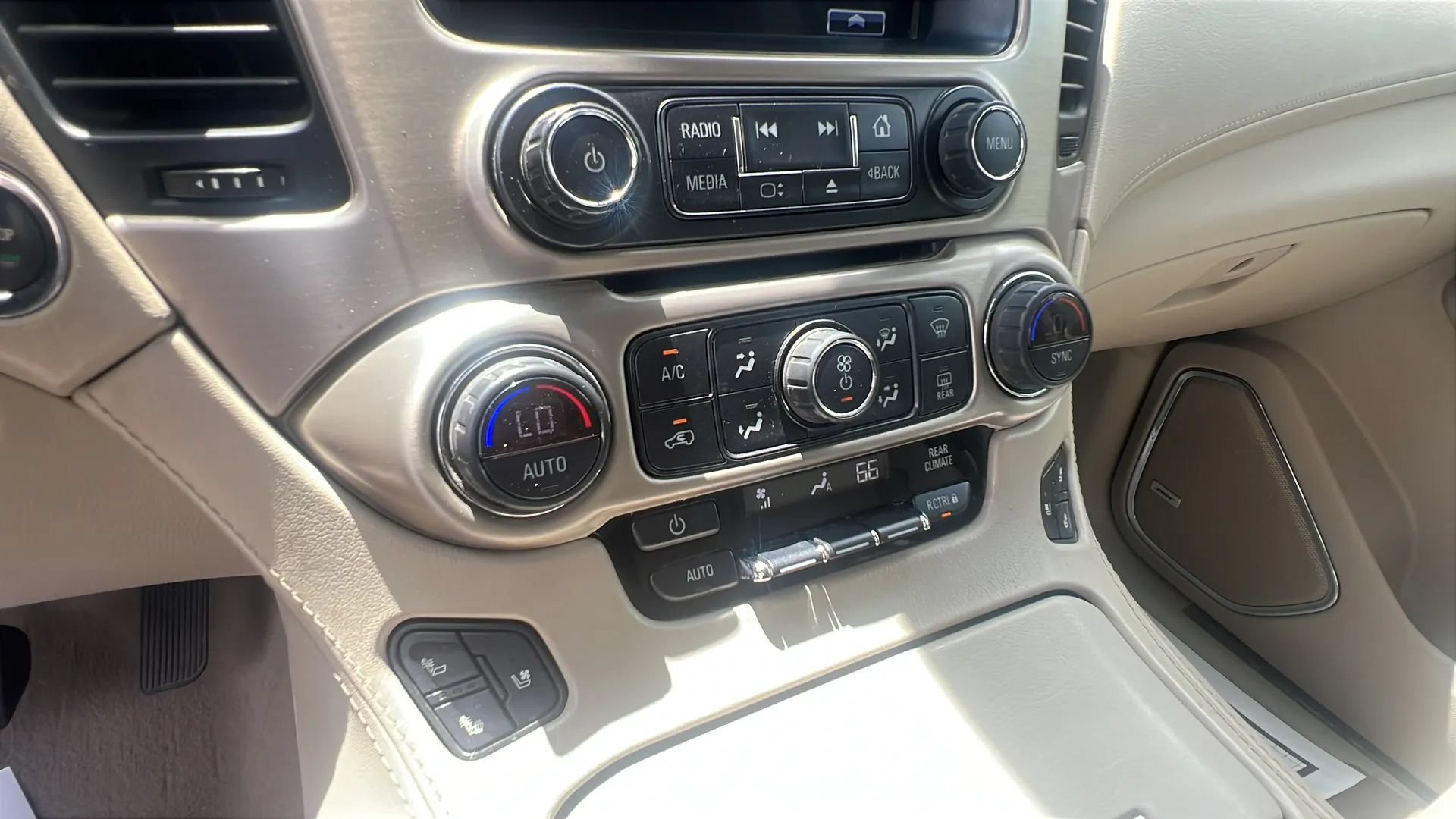 Used 2019 GMC Yukon XL Denali w/ Open Road Package AWD/4WD image 18