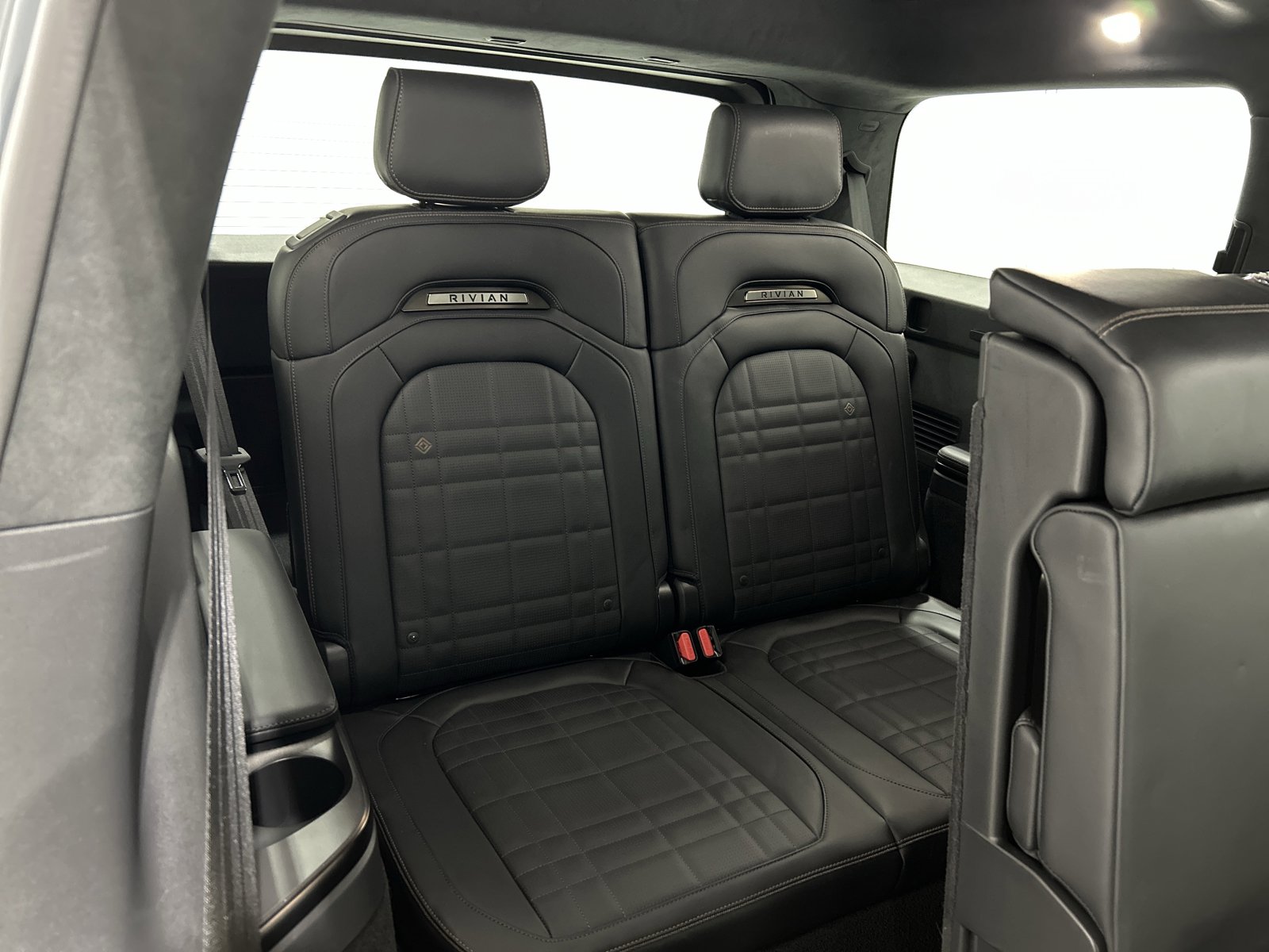 Used 2025 Rivian R1S Premium AWD/4WD image 25