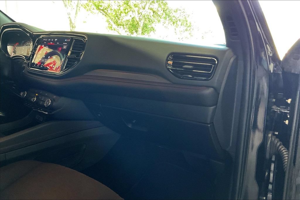 Used 2025 Dodge Durango GT RWD image 24