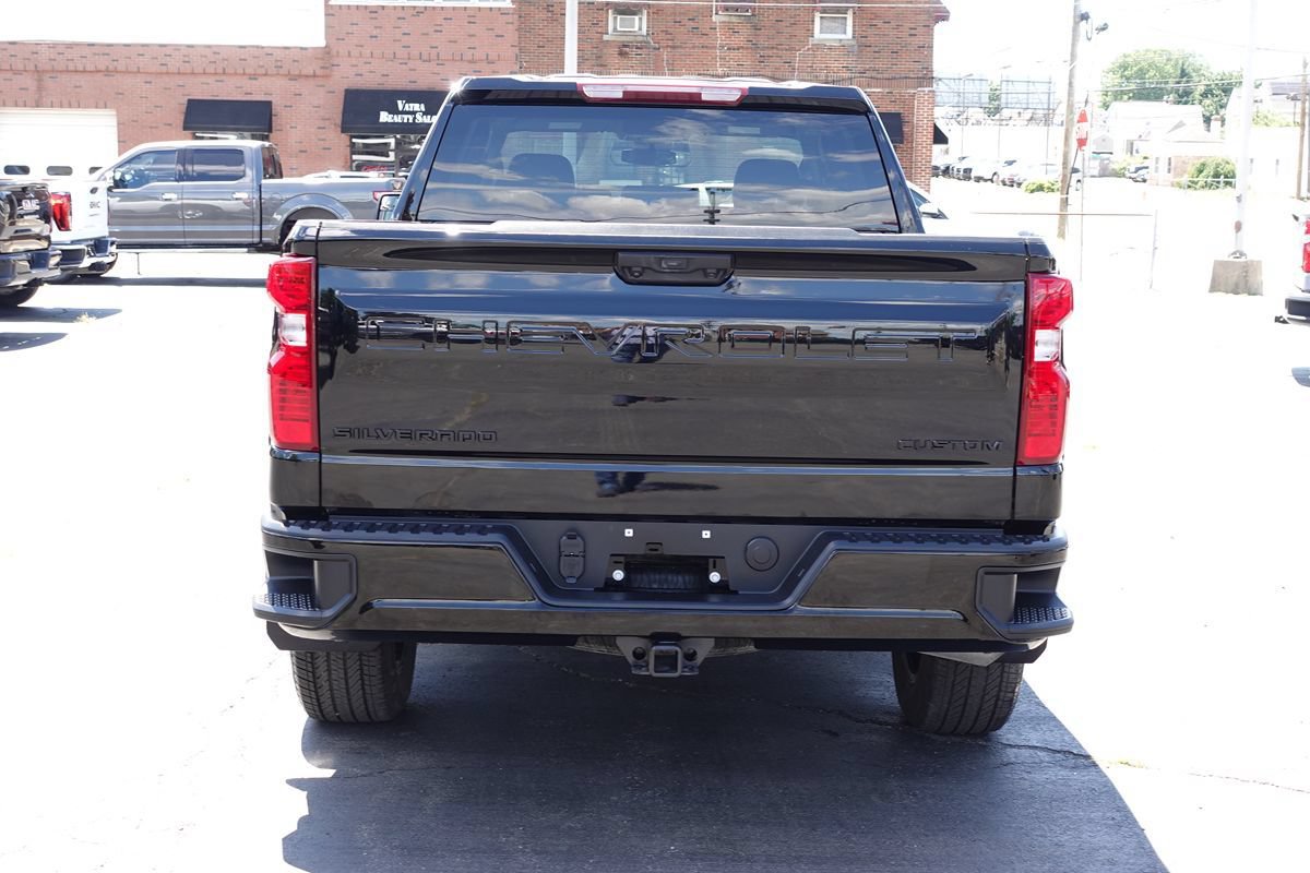 Used 2024 Chevrolet Silverado 1500 Custom AWD/4WD image 9