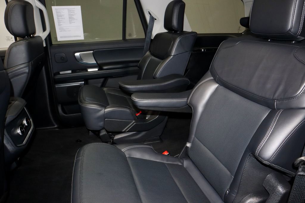 Certified 2025 Ford Expedition Platinum w/ Driver's Package image 22