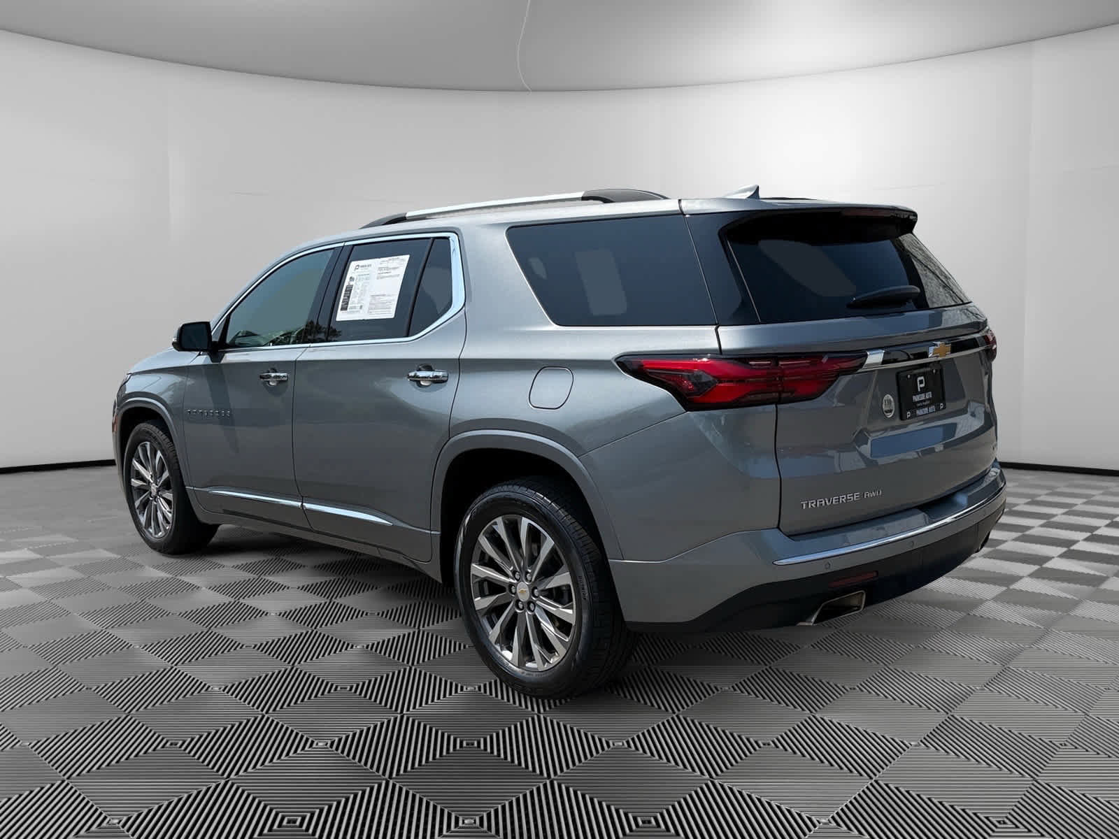 Used 2023 Chevrolet Traverse Premier AWD/4WD image 3