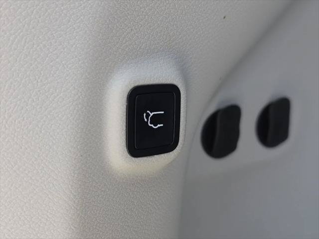 Certified 2022 Jeep Cherokee Latitude Lux w/ Sun & Sound Group AWD/4WD image 10