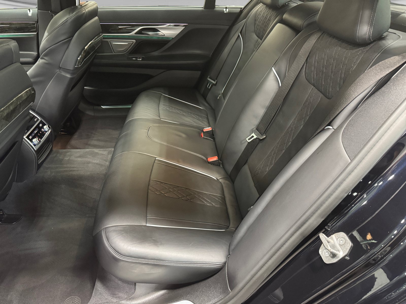 Used 2022 BMW 740i xDrive w/ M Sport Package AWD/4WD image 14