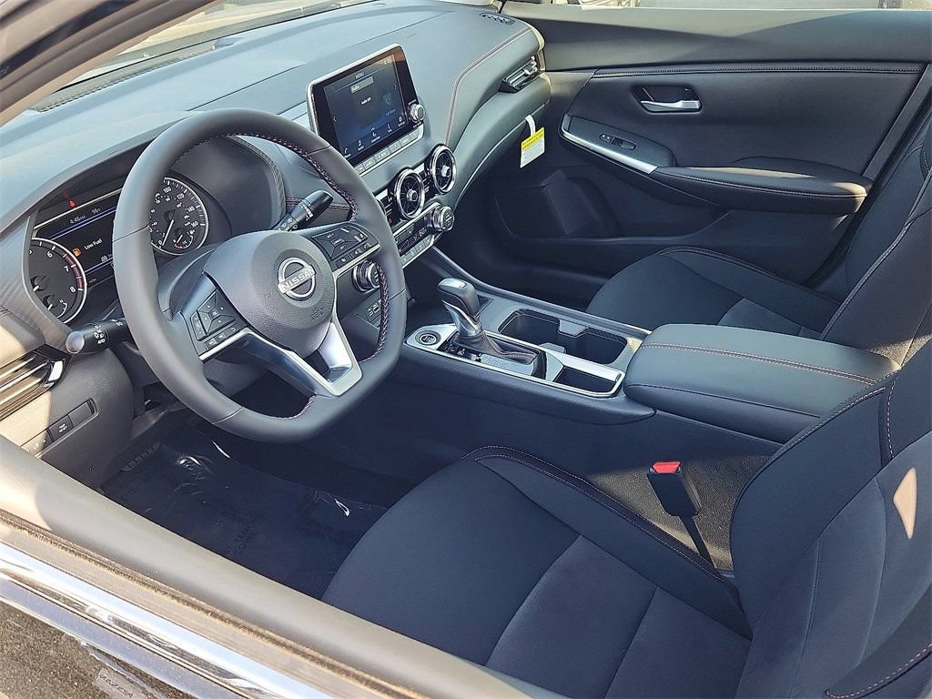 New 2025 Nissan Sentra SR w/ Midnight Edition FWD image 6