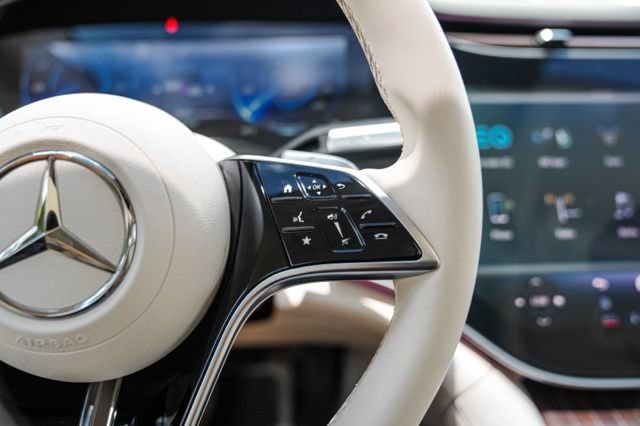 Used 2023 Mercedes-Benz EQS 580 4MATIC Sedan image 36
