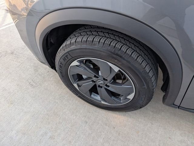 Used 2024 Nissan Rogue SV image 7