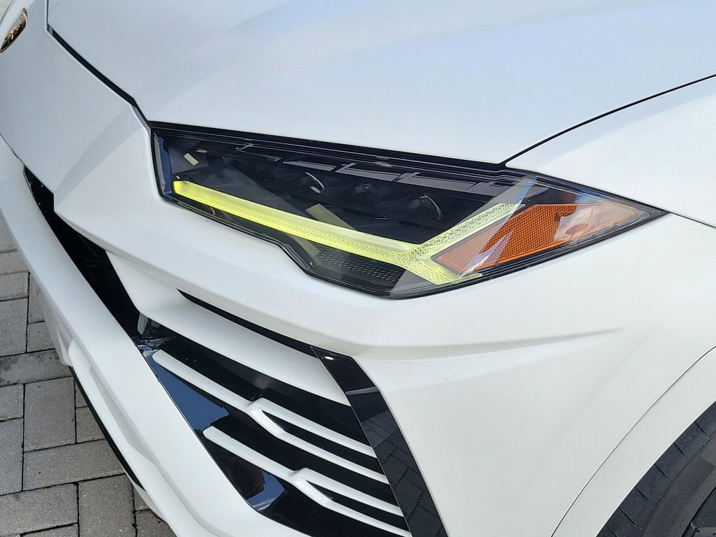 Used 2022 Lamborghini Urus AWD/4WD image 10
