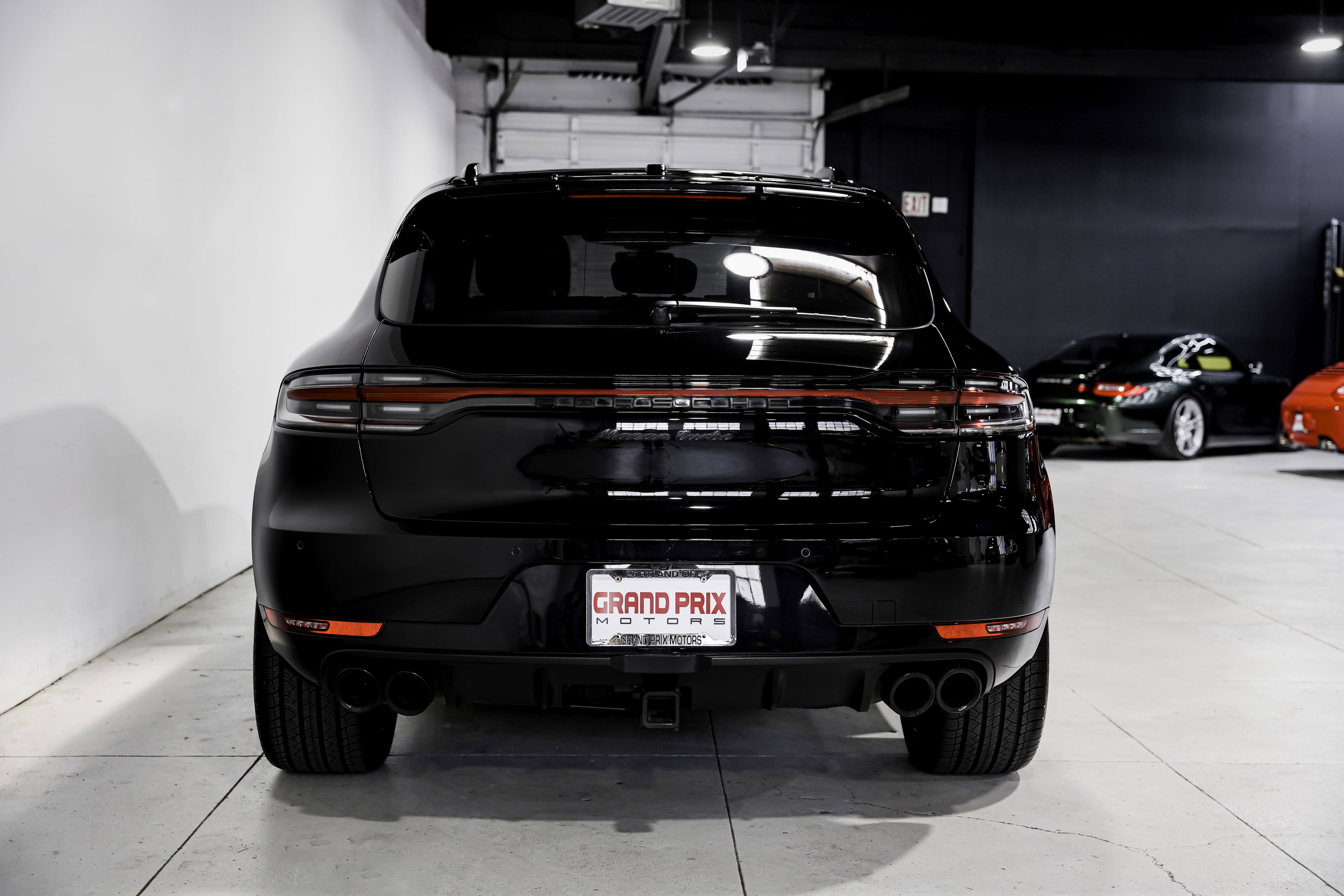 Used 2020 Porsche Macan Turbo image 4