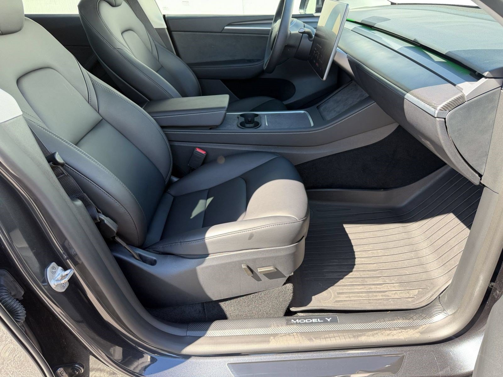 Used 2024 Tesla Model Y 2WD image 22