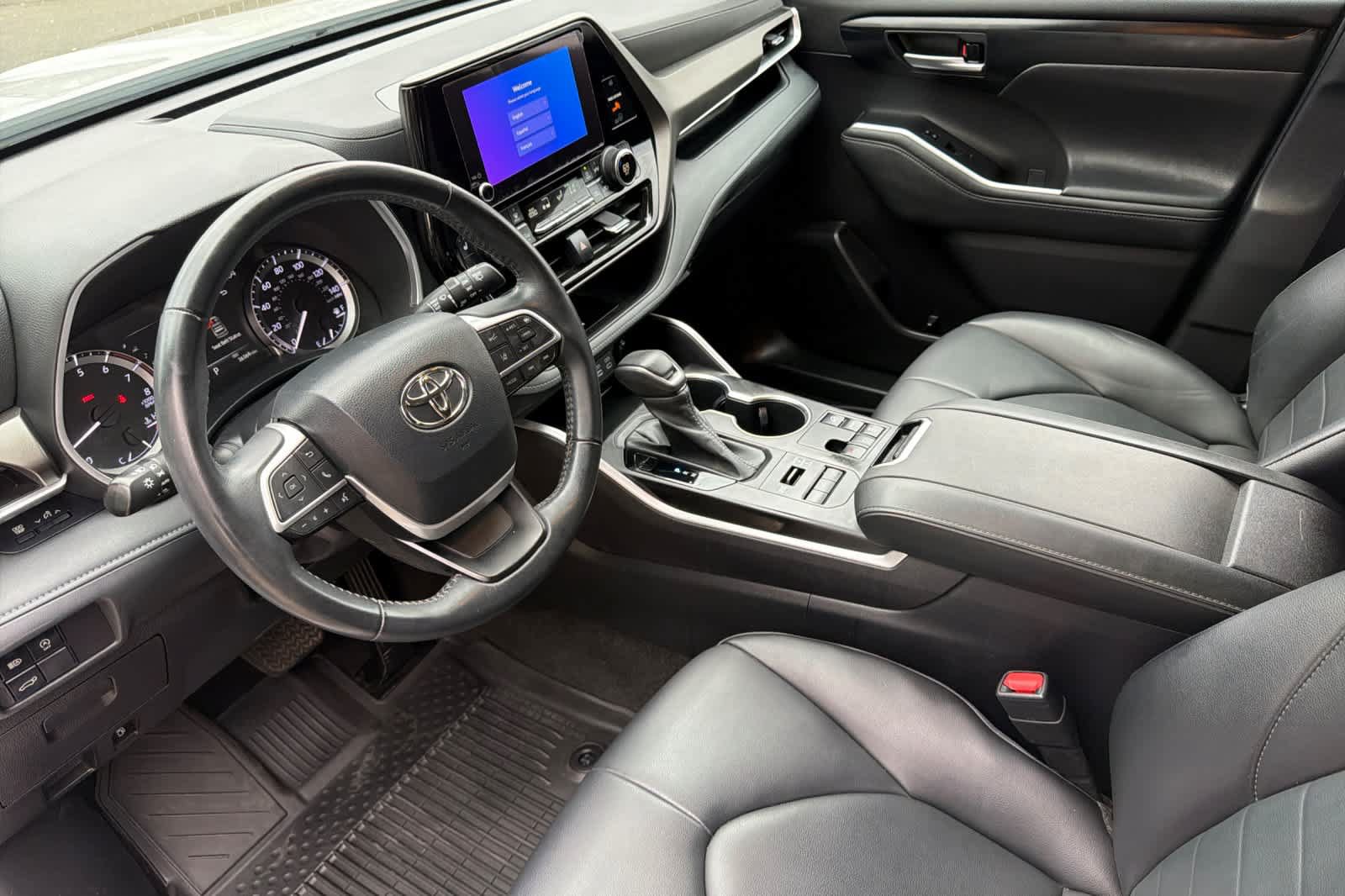 Used 2023 Toyota Highlander XLE AWD/4WD image 11