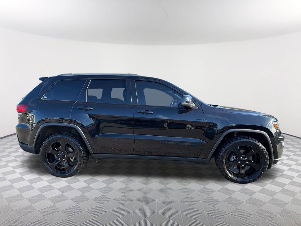 Used 2018 Jeep Grand Cherokee Laredo AWD/4WD image 4
