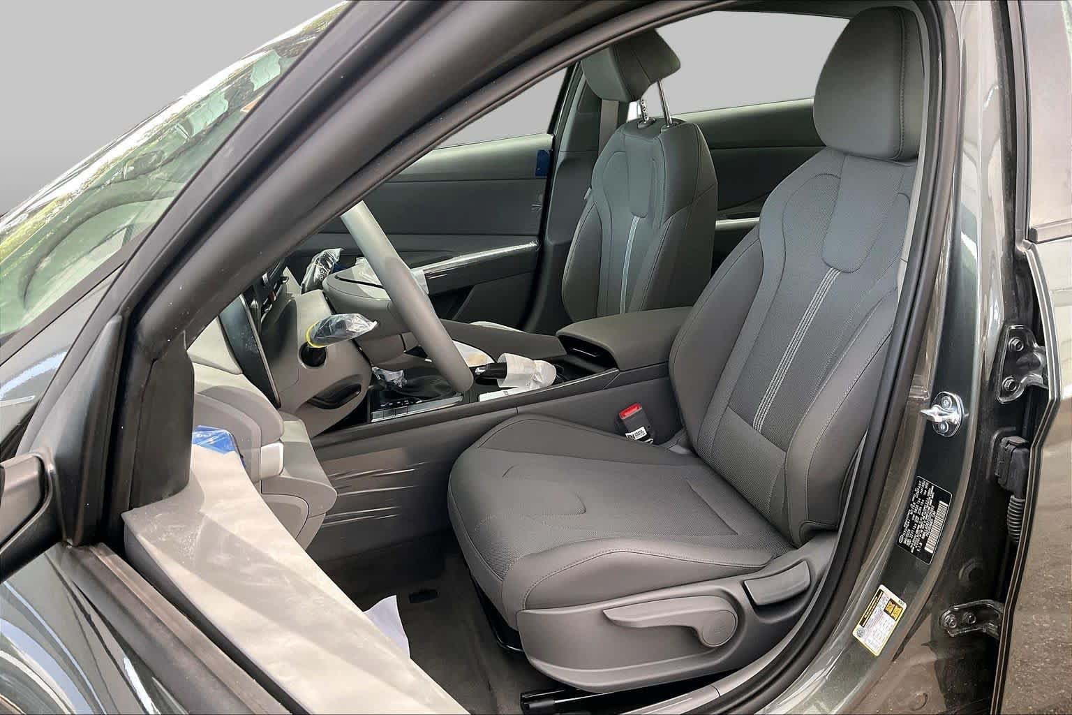 Certified 2026 Hyundai Elantra SE FWD image 8