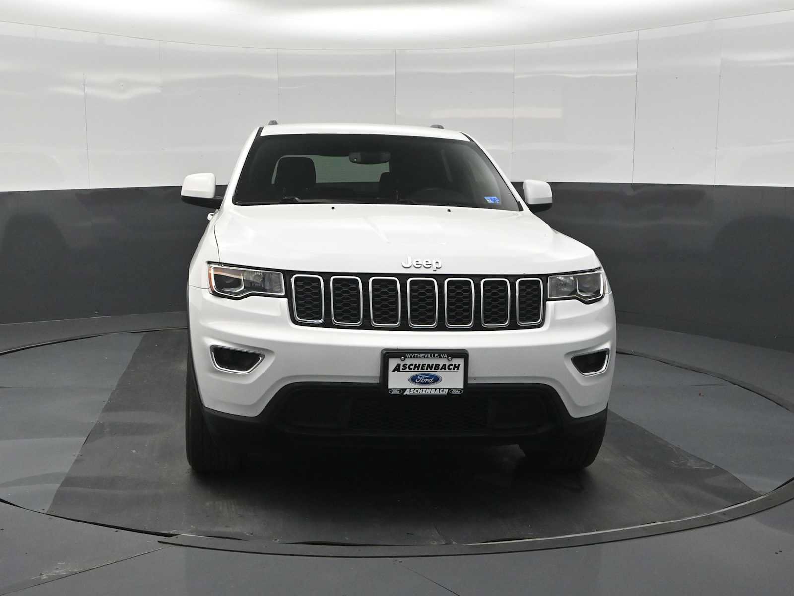 Used 2018 Jeep Grand Cherokee Laredo AWD/4WD image 3