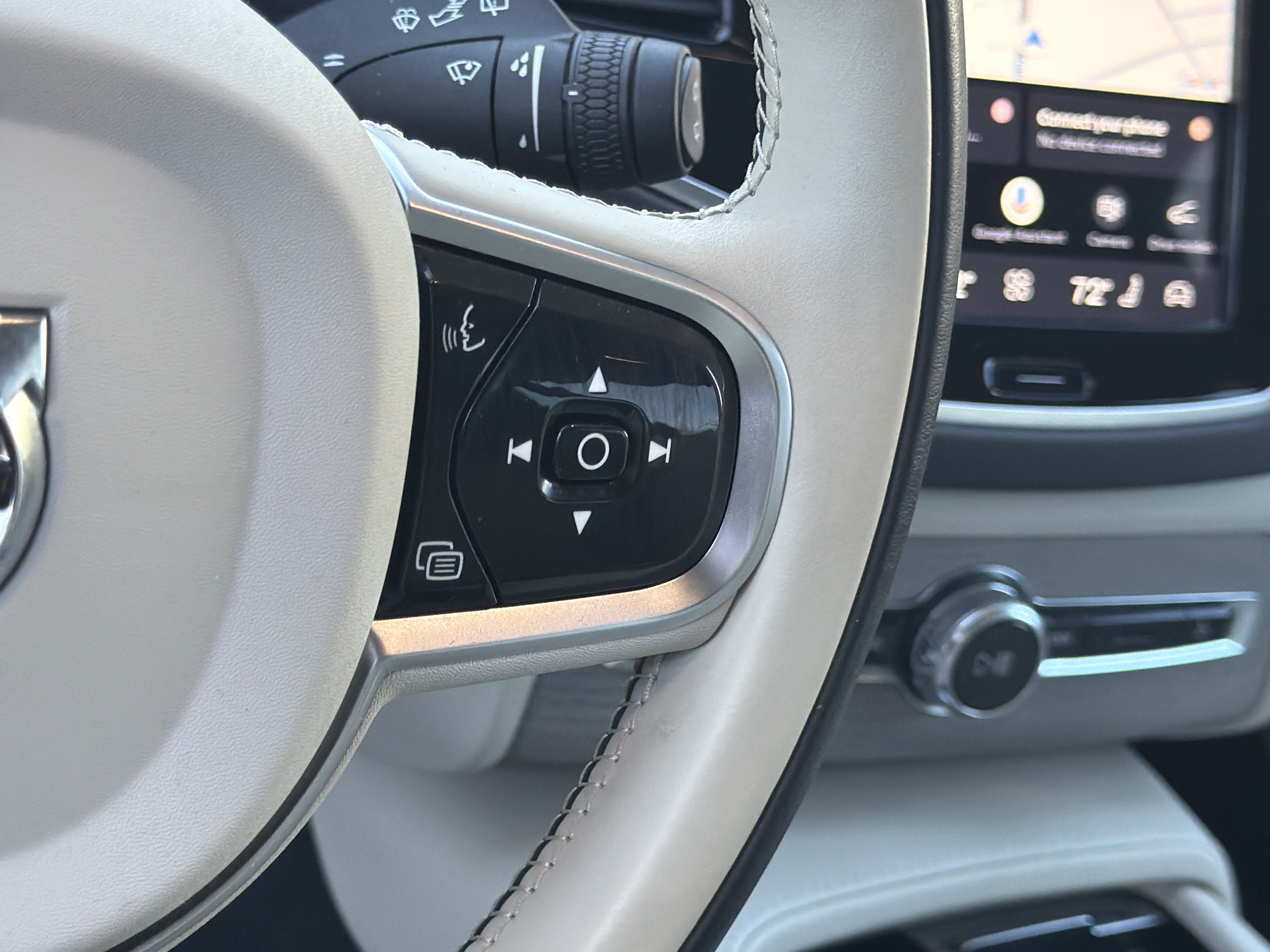 Certified 2025 Volvo XC90 T8 Plus w/ Protection Package Premier AWD/4WD image 20
