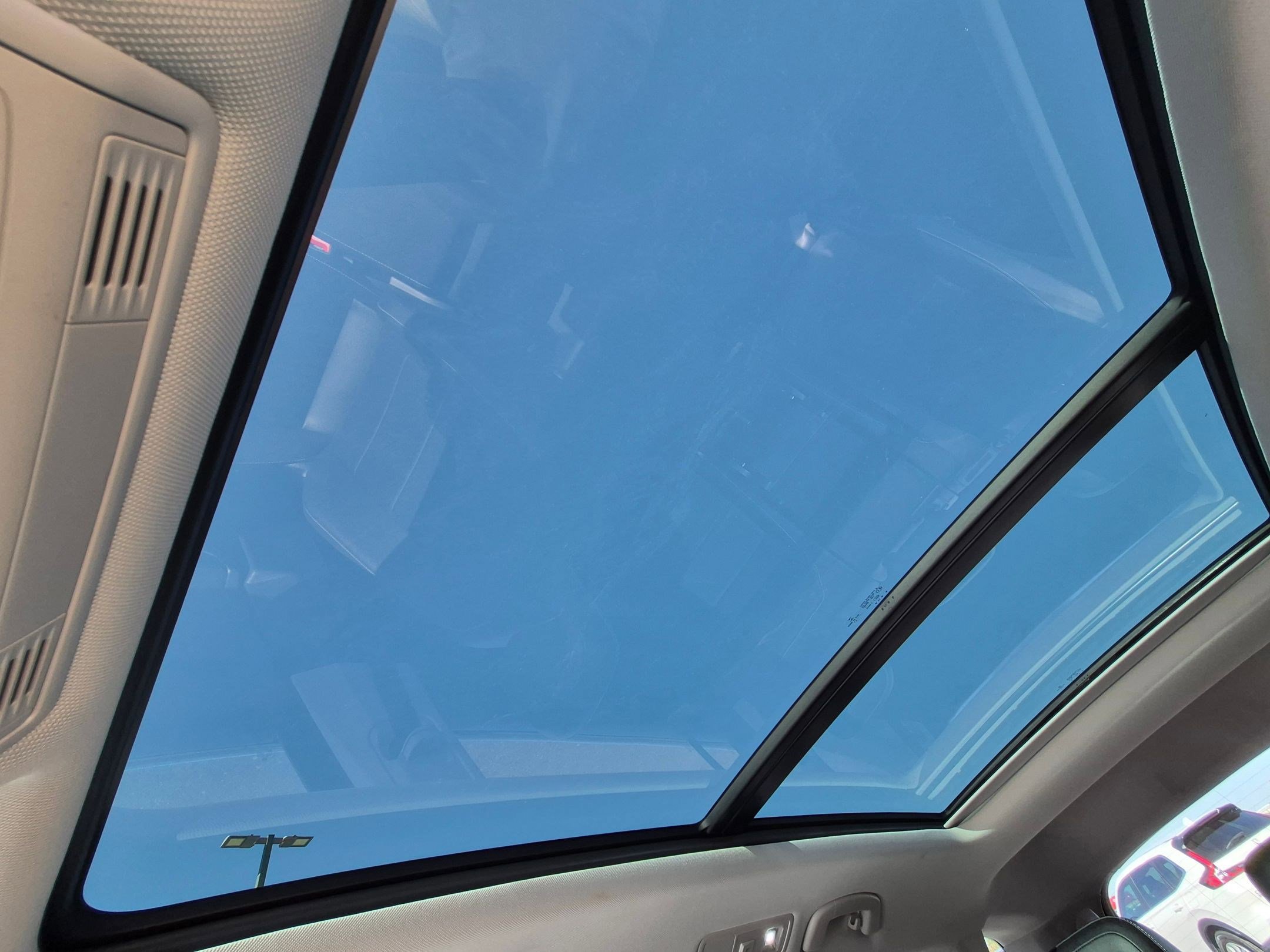 Used 2021 Volkswagen Tiguan SE w/ Panoramic Sunroof Package FWD image 20