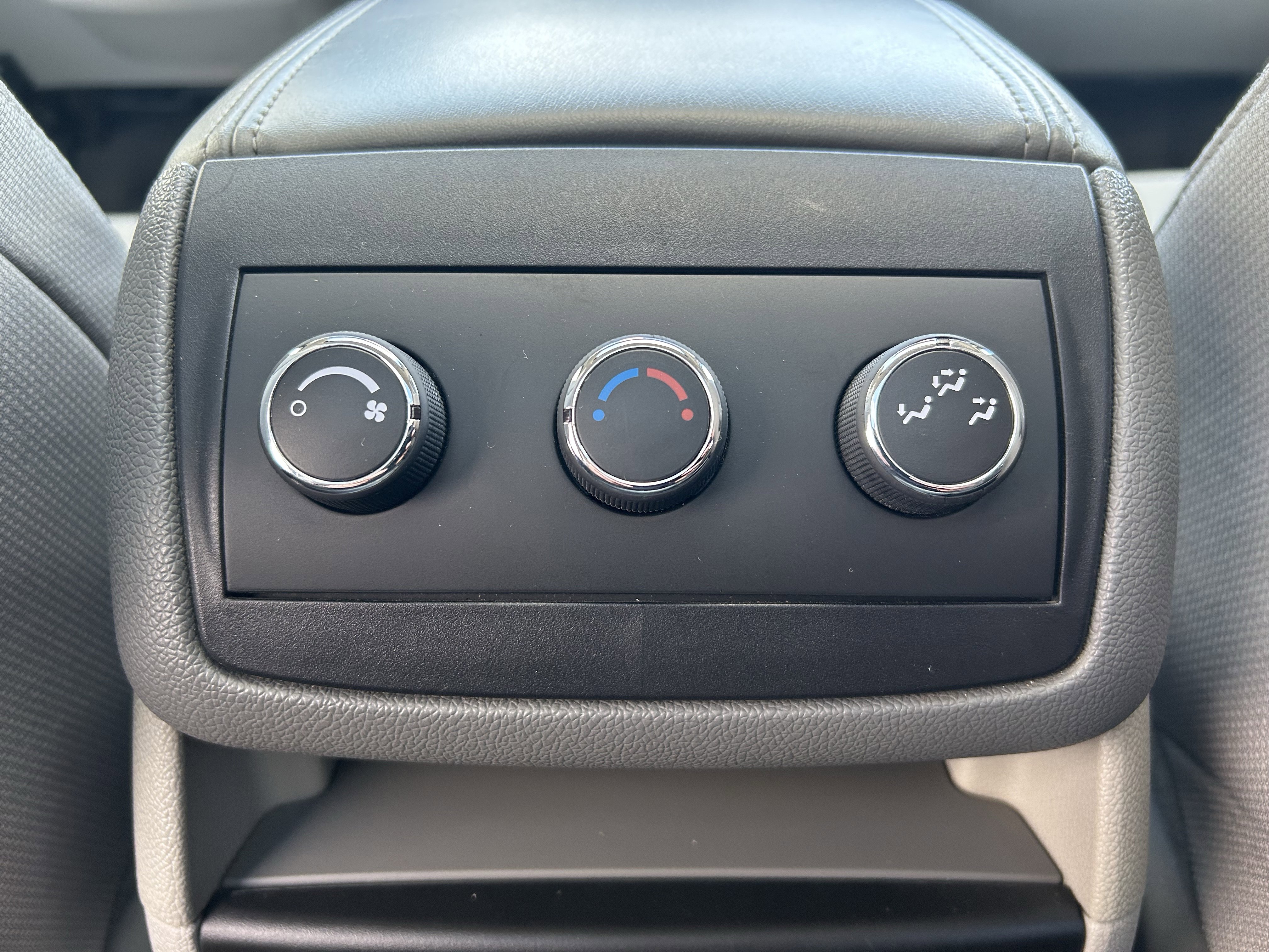Used 2015 GMC Acadia SLE AWD/4WD image 20