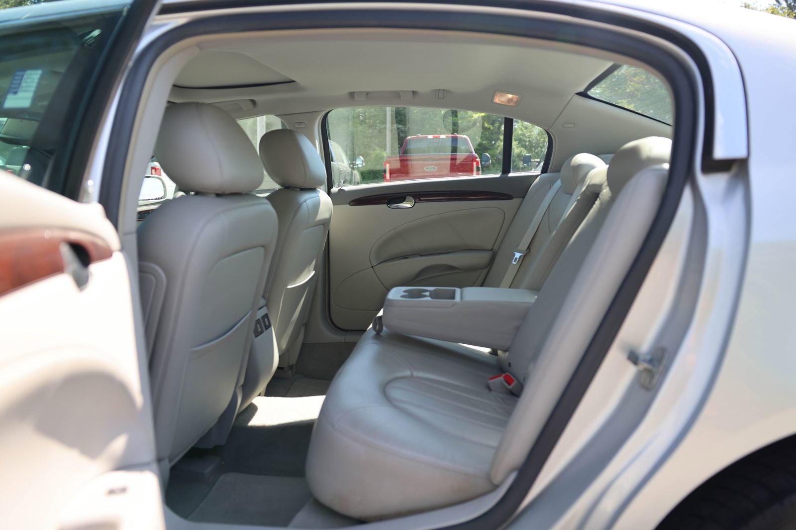 Used 2011 Buick Lucerne CXL w/ Driver Confidence Package FWD image 13