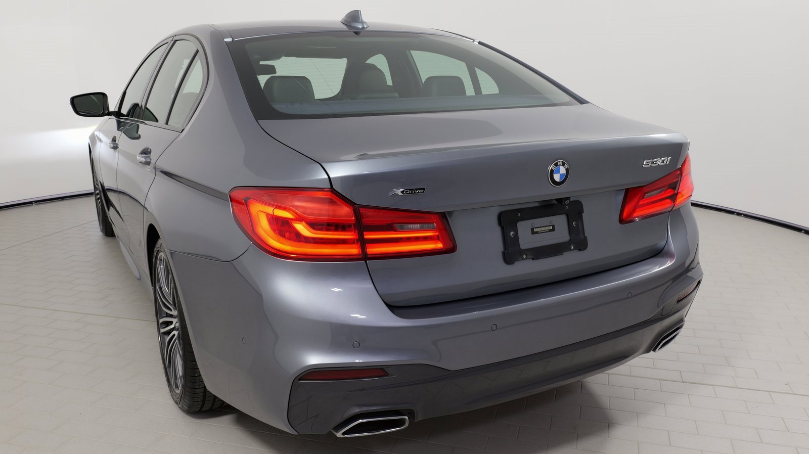 Used 2018 BMW 530i xDrive w/ M Sport Package image 30