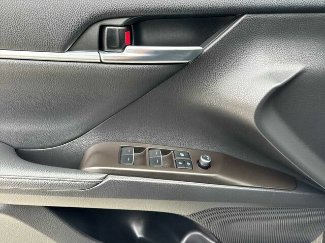 Used 2022 Toyota Camry XSE w/ Carpet Mat Package (TMS) FWD image 11