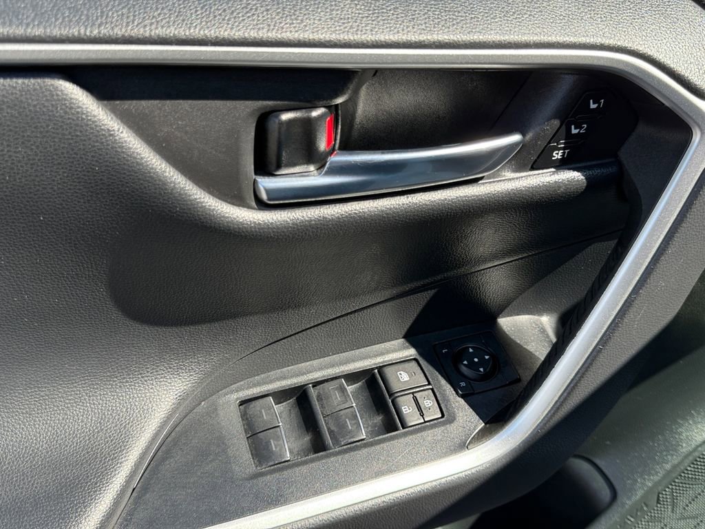 Used 2022 Toyota RAV4 XSE image 11