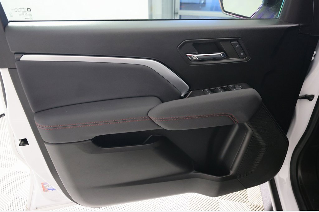 Used 2024 Chevrolet Colorado Z71 w/ Z71 Convenience Package 2 image 14