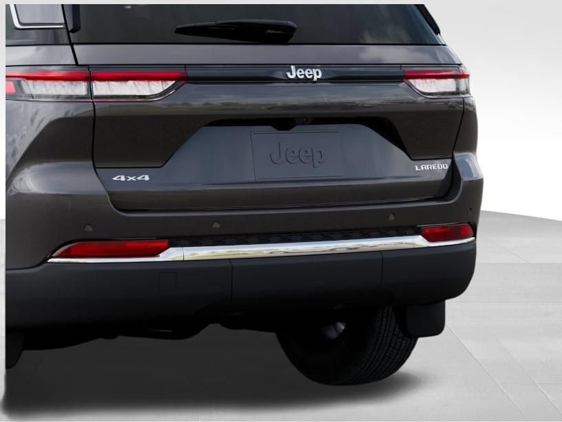 New 2025 Jeep Grand Cherokee Laredo X w/ Trailer Tow Package image 14