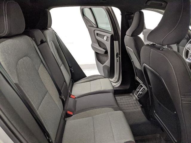 Used 2024 Volvo XC40 B5 Core image 17